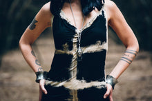 Load image into Gallery viewer, Shrunken head pendant - Silver pendant