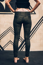 Load image into Gallery viewer, Viper full length legging - Yoga pant - Organic cotton legging - Snake print legging - Black and gold legging