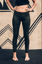 Load image into Gallery viewer, Viper full length legging - Yoga pant - Organic cotton legging - Snake print legging - Black and gold legging