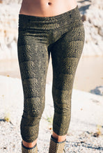 Load image into Gallery viewer, Viper full length legging - Yoga pant - Organic cotton legging - Snake print legging - Black and gold legging