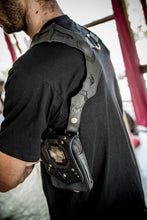 Load image into Gallery viewer, Labrynth holster -Men&#39;s leather pocket holster- Mens holster - Pocket holster - Leather holster