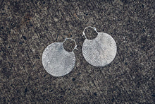 Load image into Gallery viewer, Serpentina hoops [ Silver Plated Hoops [ Snake print hoop- Big hoop- Snake hoop - Hoop Earrings