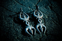 Load image into Gallery viewer, Trident earring - Trident stretcher - silver plated earring