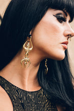 Load image into Gallery viewer, Trident earring - Brass